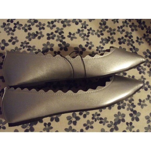 Nicole Miller Shoes 6M Silver Metallic Pointed Toe Parametta Flats 6 rubber heel - Picture 6 of 10